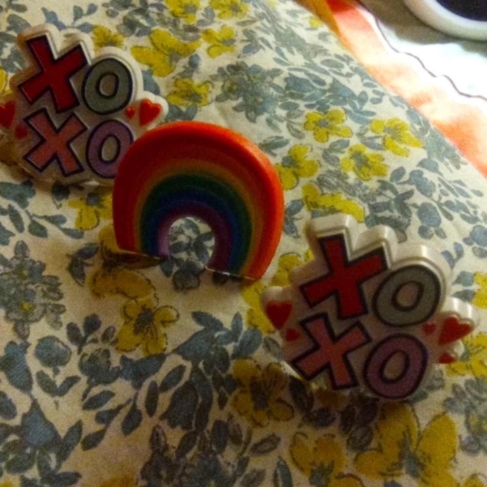 3 piece set of 1 rainbow and 2 "xoxo" rings.